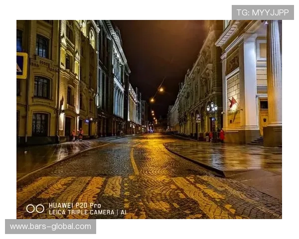 星空足球场：在星空映衬下开启足球狂欢，感受夜晚运动的无限魅力